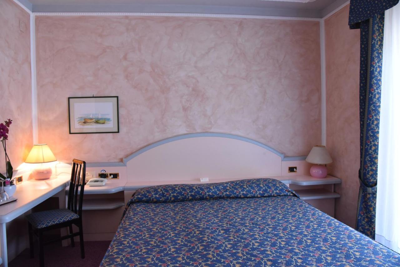 Hotel Grazia Deledda 사사리 외부 사진