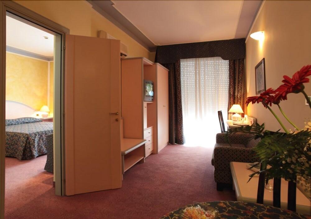 Hotel Grazia Deledda 사사리 외부 사진