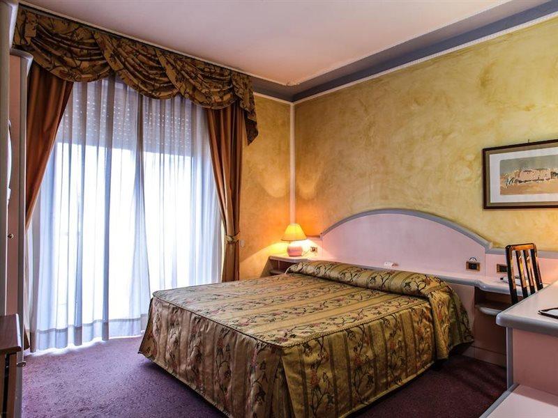 Hotel Grazia Deledda 사사리 외부 사진