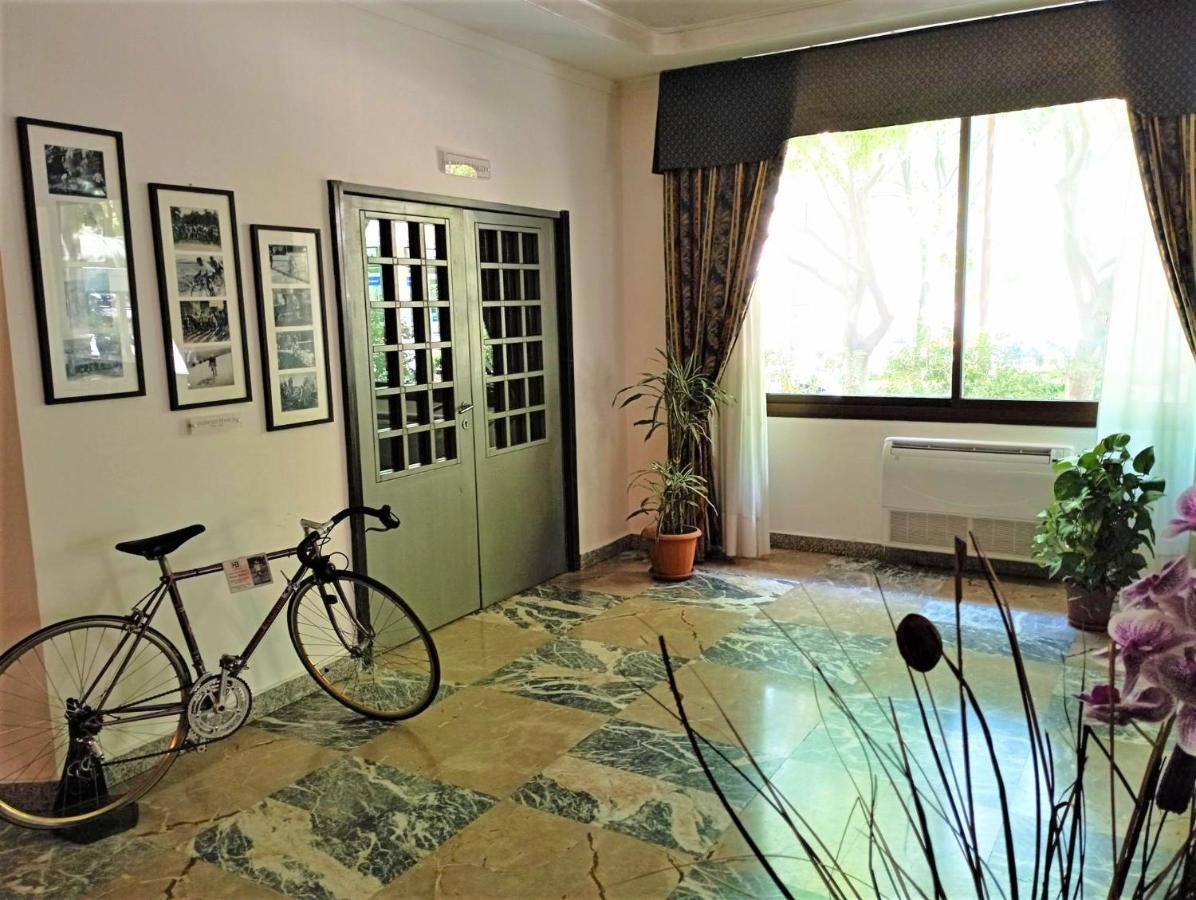 Hotel Grazia Deledda 사사리 외부 사진